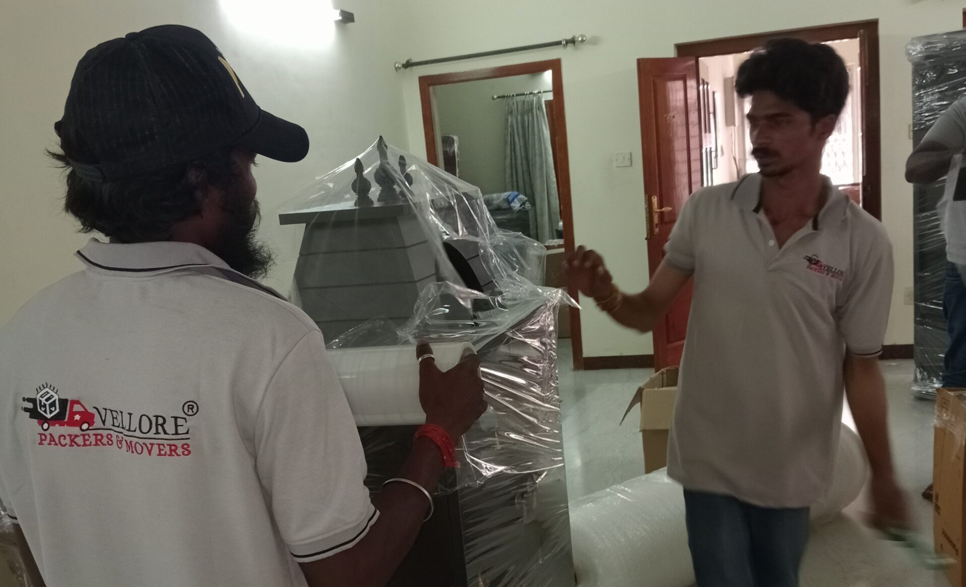 Can Packers and Movers in Vellore Handle Fragile or Valuable Items?